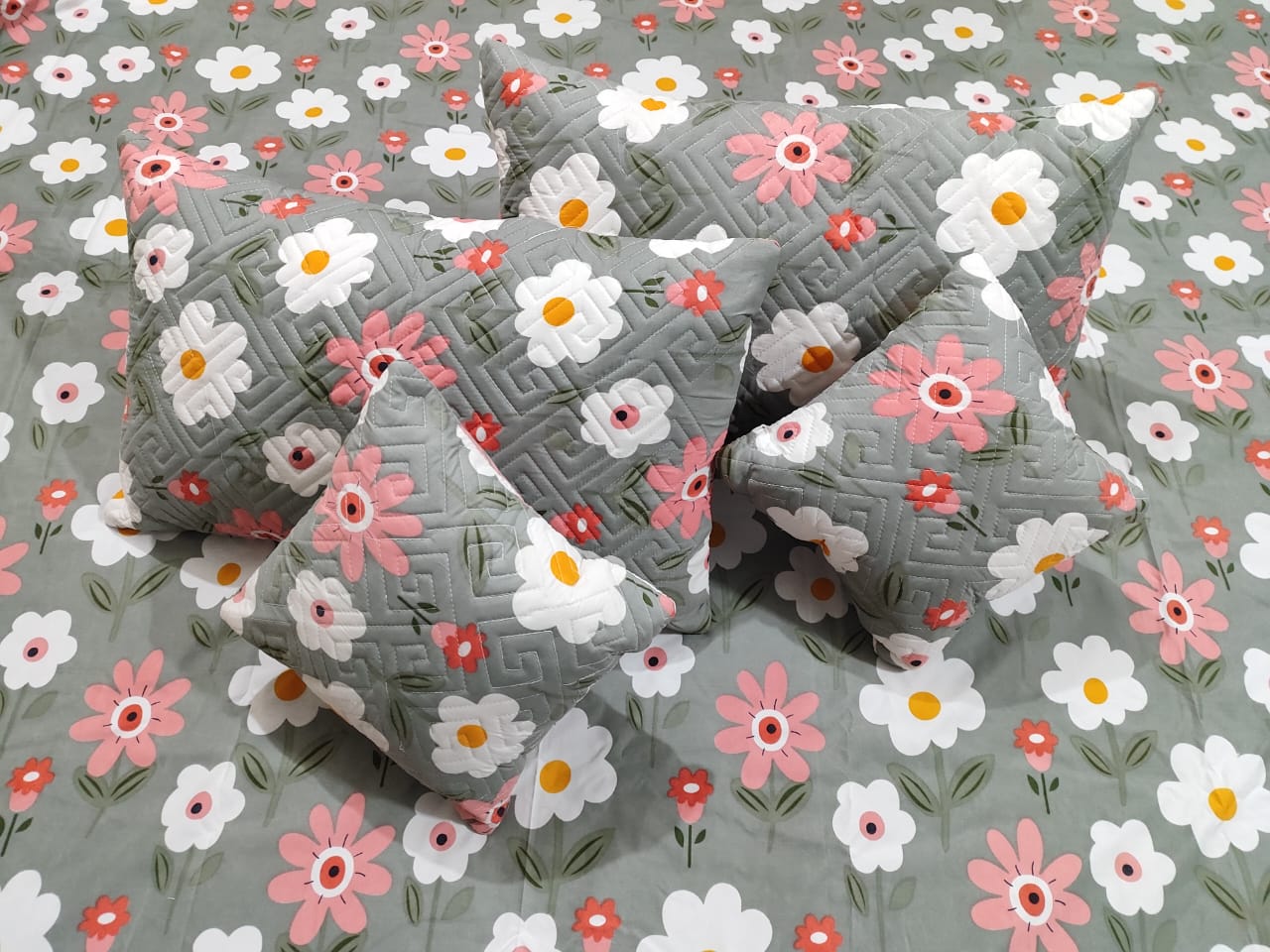 Grey 5 Pc Bedsheet Set ( 1 bedsheet + 2 cushions + 2 pillow covers)