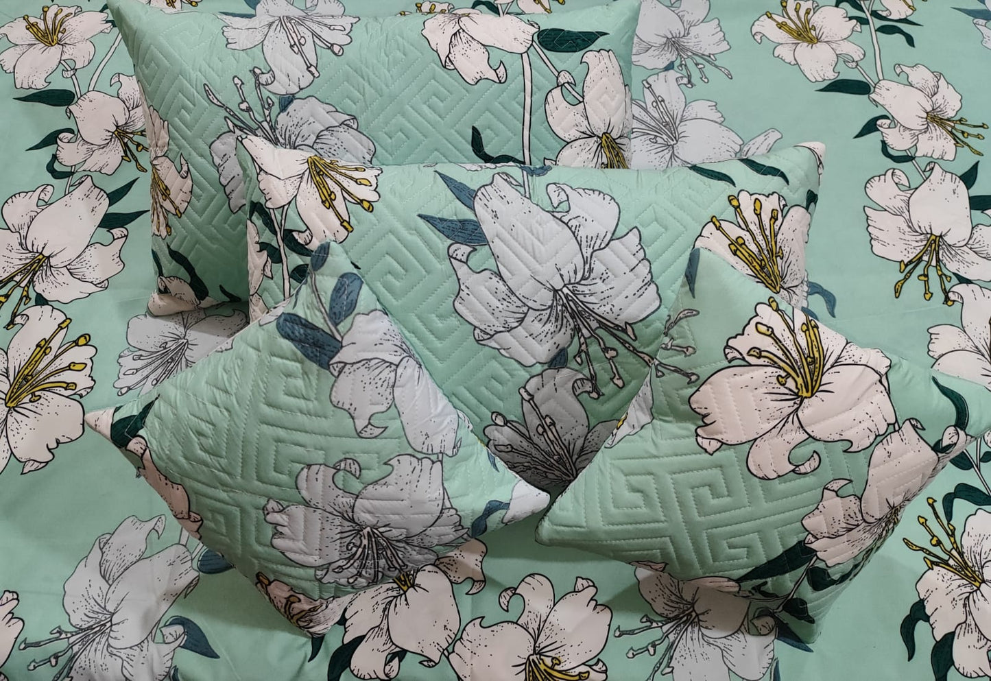 5 Pc Bedsheet Set ( 1 bedsheet + 2 cushions + 2 pillow covers