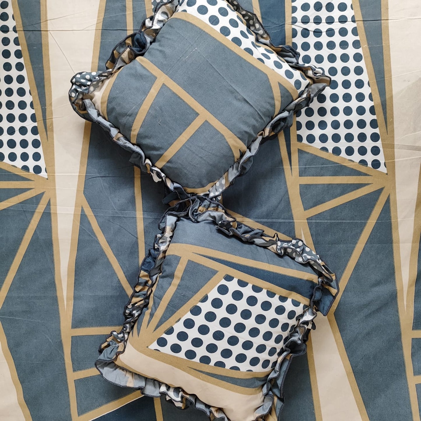 5-Piece King Size Bedsheet Set - Includes 1 Bedsheet, 2 Decorative Cushion Covers, 2 Pillow Covers - Luxury Bedding for Stylish Bedroom