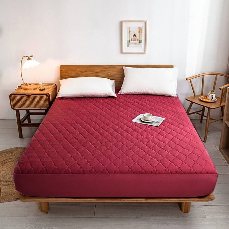 FITTED AND QUILTED HEAVY QUALITY MATTRESS PROTECTOR